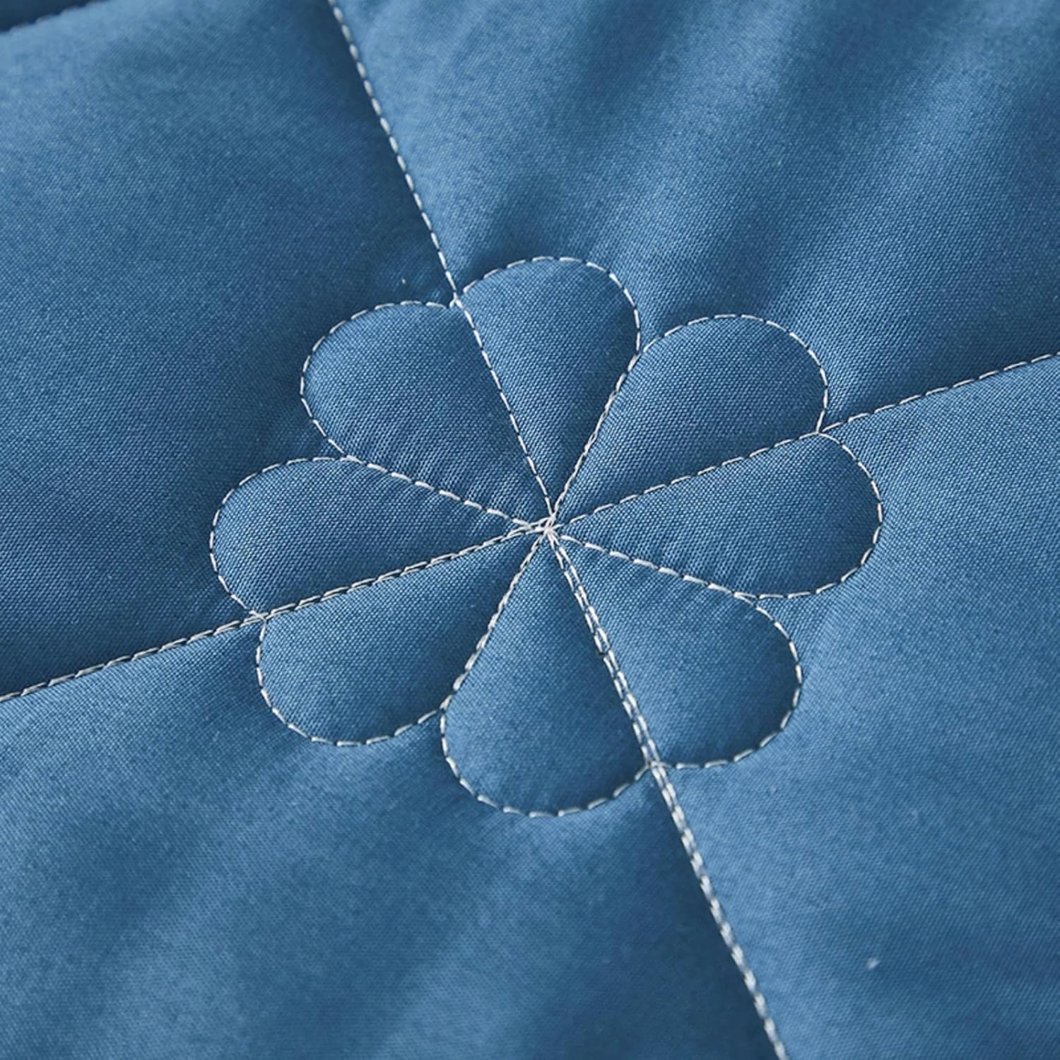Extra Deep Pocket Fitted Sheet|Soft Breathable Bed Sheet|Non-Slip Non Pilling Protective Cover for Bed Mattress|Warmth Cotton Bedding Sheet|18”-24” Quilted Fitted Sheet (Dark Blue, Queen)